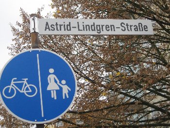 Degerfeldschule Butzbach - Straßenschild - Straßennamen der Schule: Astrid-Lindgren-Straße