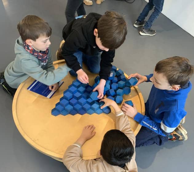 Degerfeldschule Butzbach - News - Ein aufregender Ausflug ins Gießener Mathematikum - Klasse 2b